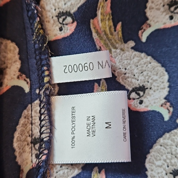 Navy and White Button Up Top, 3/4 Sleeves, Parrot Design, Sz M - Picture 10 of 11